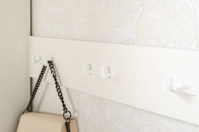 Большая прихожая Октава № 27 цвет белый шагрень/дуб крафт золотой