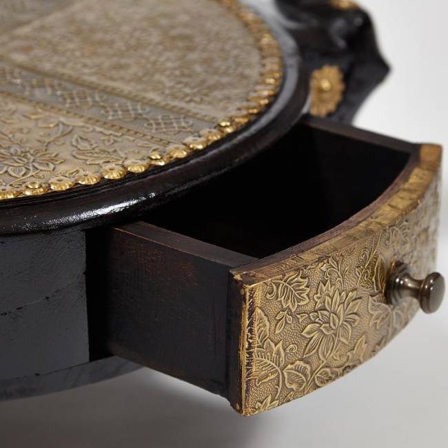 Столик Secret De Maison 3 SLONA ( mod. ND-005) дерево манго/латунная чеканка, Dia 48. В 19 см, этническая роспись (Комплект из 2 шт.) этническая роспись дерево манго/латунная чеканка