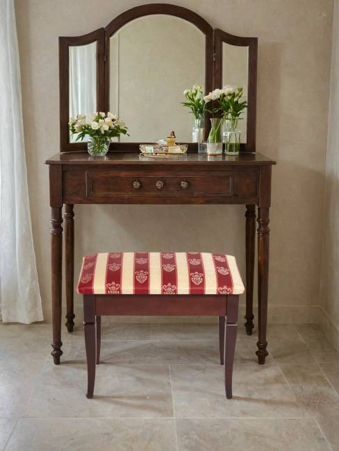 Банкетка Ретро М с ящиком средне-коричневый, ткань полоса бордо Банкетка Ретро М с ящиком средне-коричневый, ткань полоса бордо