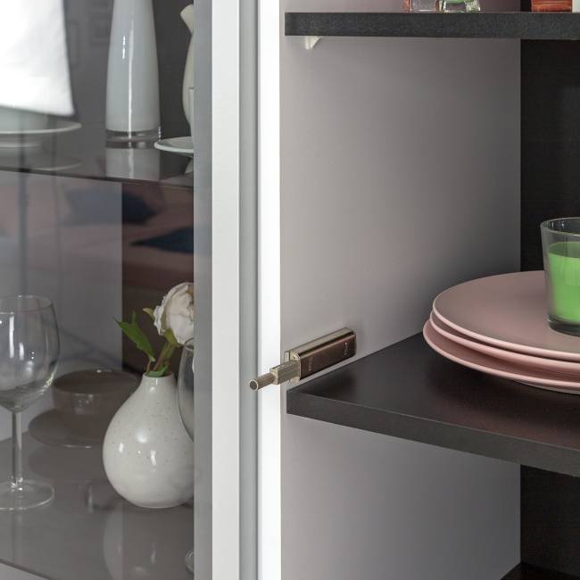 Горка в гостиную с с тремя стеклянными дверками Сидней 13.201 цвет белый/чёрный/МДФ белый глянец