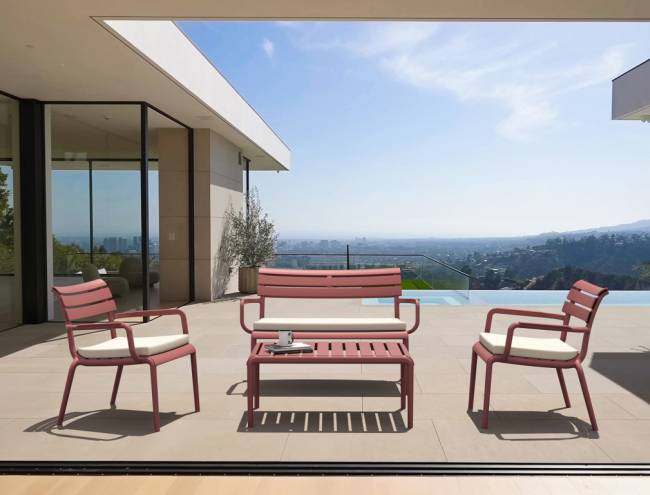 Столик пластиковый журнальный Paris Lounge Table марсала 900х500х400 мм