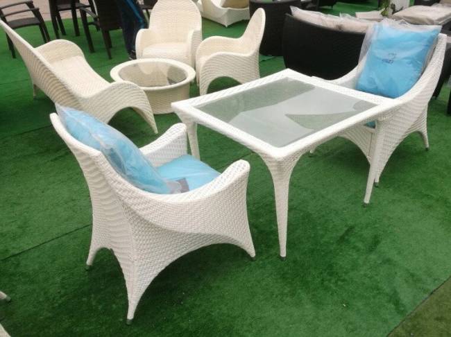 Обеденный стол "Скайлайн", из искусственного ротанга, белый, черный