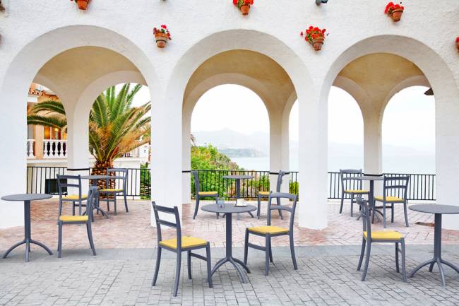 Стол пластиковый Octopus темно-серый Ø600х750 мм